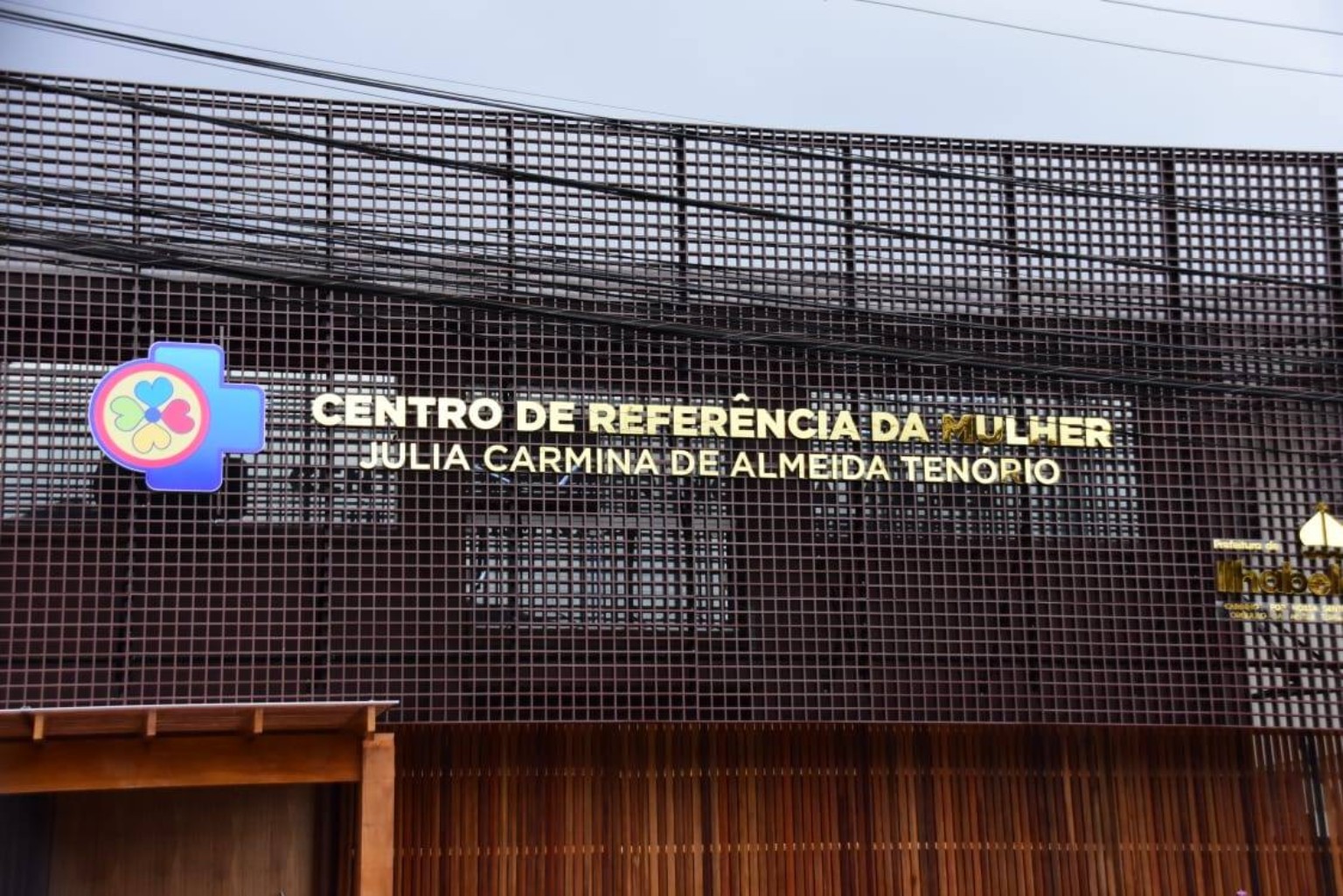 Fachada do Centro de Referência da Mulher em Ilhabela.